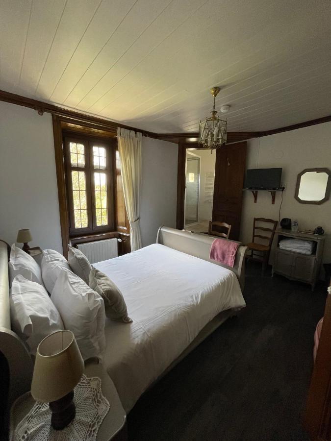 Manoir Du Grail Bed & Breakfast Devesset Ngoại thất bức ảnh