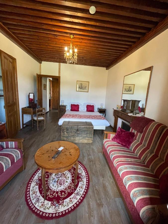 Manoir Du Grail Bed & Breakfast Devesset Ngoại thất bức ảnh